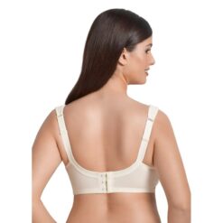 Soft Bh fra Anitas basic serie Twin. Soft Bh'en har glatte bløde skåle og brede skulderstropper. I farven Champagne Bagfra