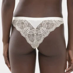 mey poetry fame brasilian trusse champagner bagfra