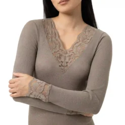 Mey Wool Love Uld T-shirt m. Langt ærme og blonde kant Deep Taupe