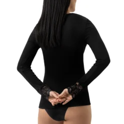 Mey Wool Love T shirt m. Langt aerme og blonde kant Sort Bagfra