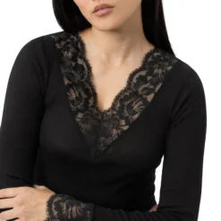 Mey Wool Love T-shirt m. Langt ærme og blonde kant Sort2